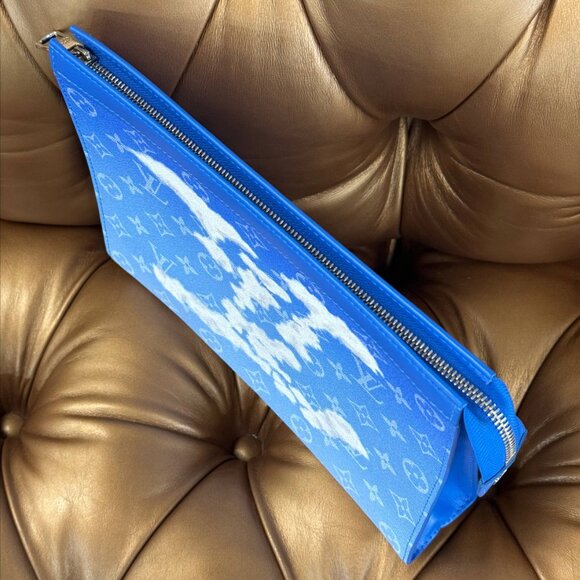 Louis Vuitton LV Monogram A4 Virgil Abloh Blue Clouds Pochette Voyage MM Monogra - Picture 3 of 12